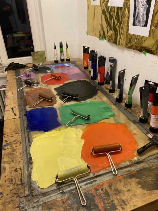 Schule des Ungehorsams: Drucken mit Frauen machen Druck